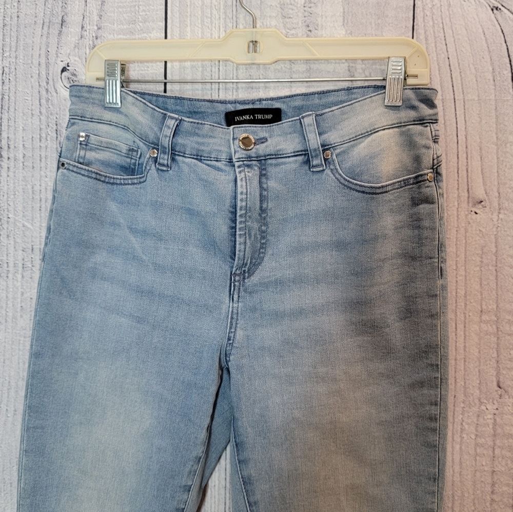 Ivanka Trump light wash jeans sz. 10 - Picture 2 of 13